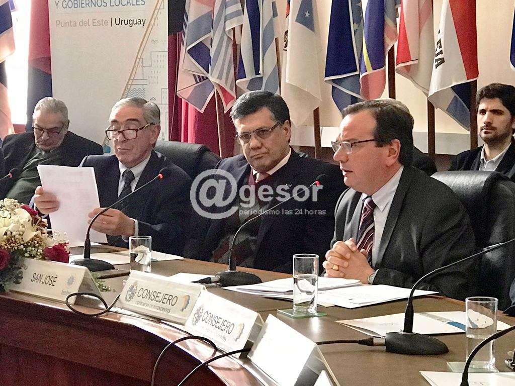 le acompañarán  el Intendente de Artigas Pablo Caram como primer vicepresidente y el intendente de Rio Negro Ing. Agr. Oscar Terzaghi como segundo vicepresidente
